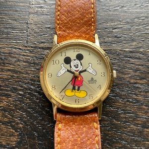 Excellent condition! Vintage Mickey Mouse watch with brown leather band